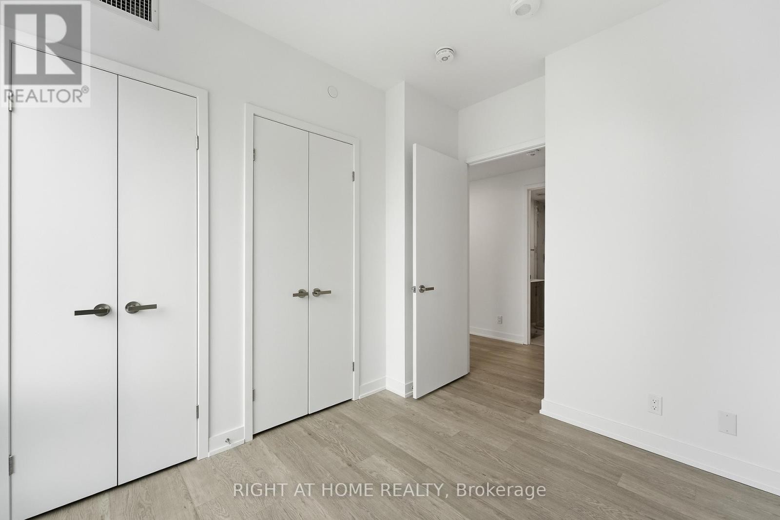 












4711 - 88 QUEEN STREET E

,
Toronto (Church-Yonge Corridor),




Ontario
M5C0B6

