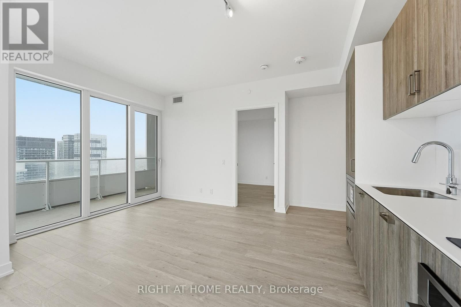 












4711 - 88 QUEEN STREET E

,
Toronto (Church-Yonge Corridor),




Ontario
M5C0B6

