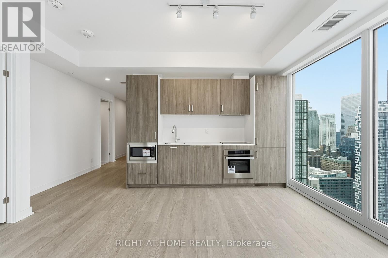 












4711 - 88 QUEEN STREET E

,
Toronto (Church-Yonge Corridor),




Ontario
M5C0B6

