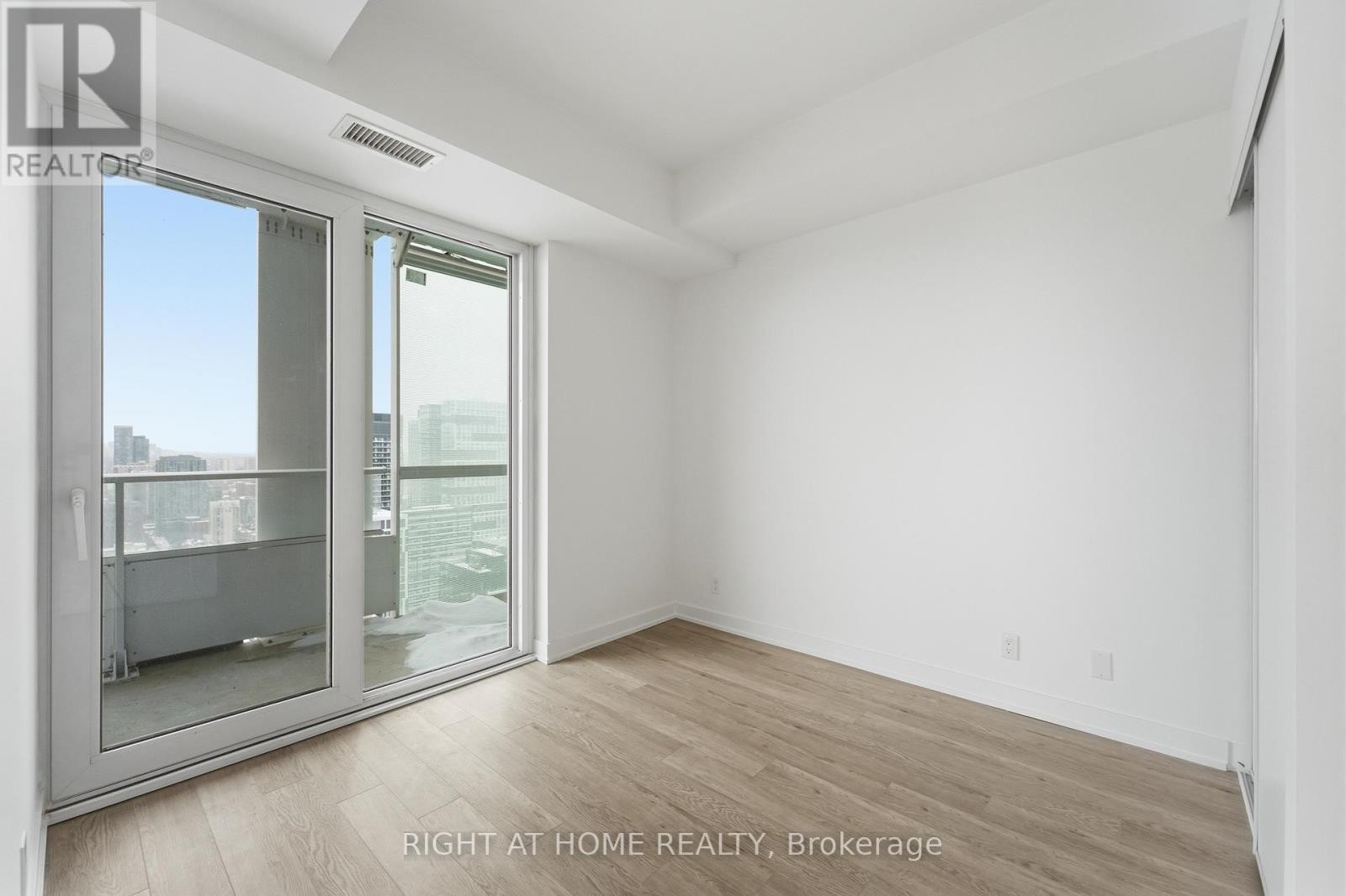 












4711 - 88 QUEEN STREET E

,
Toronto (Church-Yonge Corridor),




Ontario
M5C0B6

