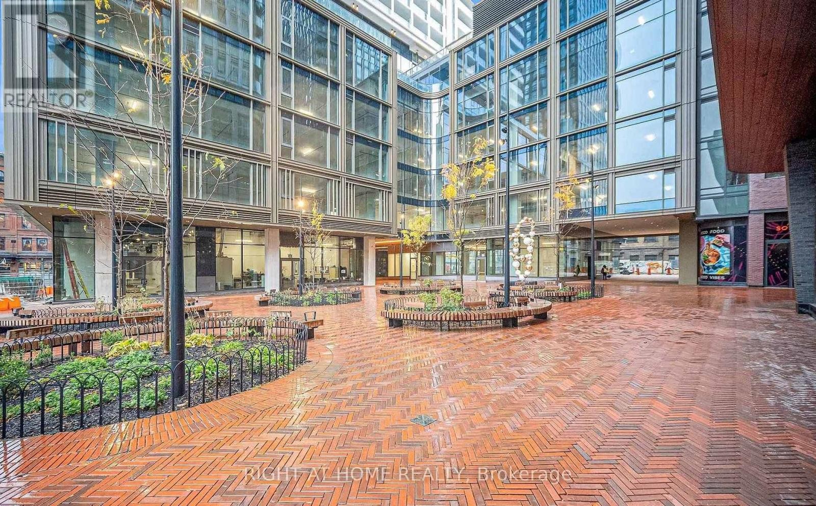 












4711 - 88 QUEEN STREET E

,
Toronto (Church-Yonge Corridor),




Ontario
M5C0B6

