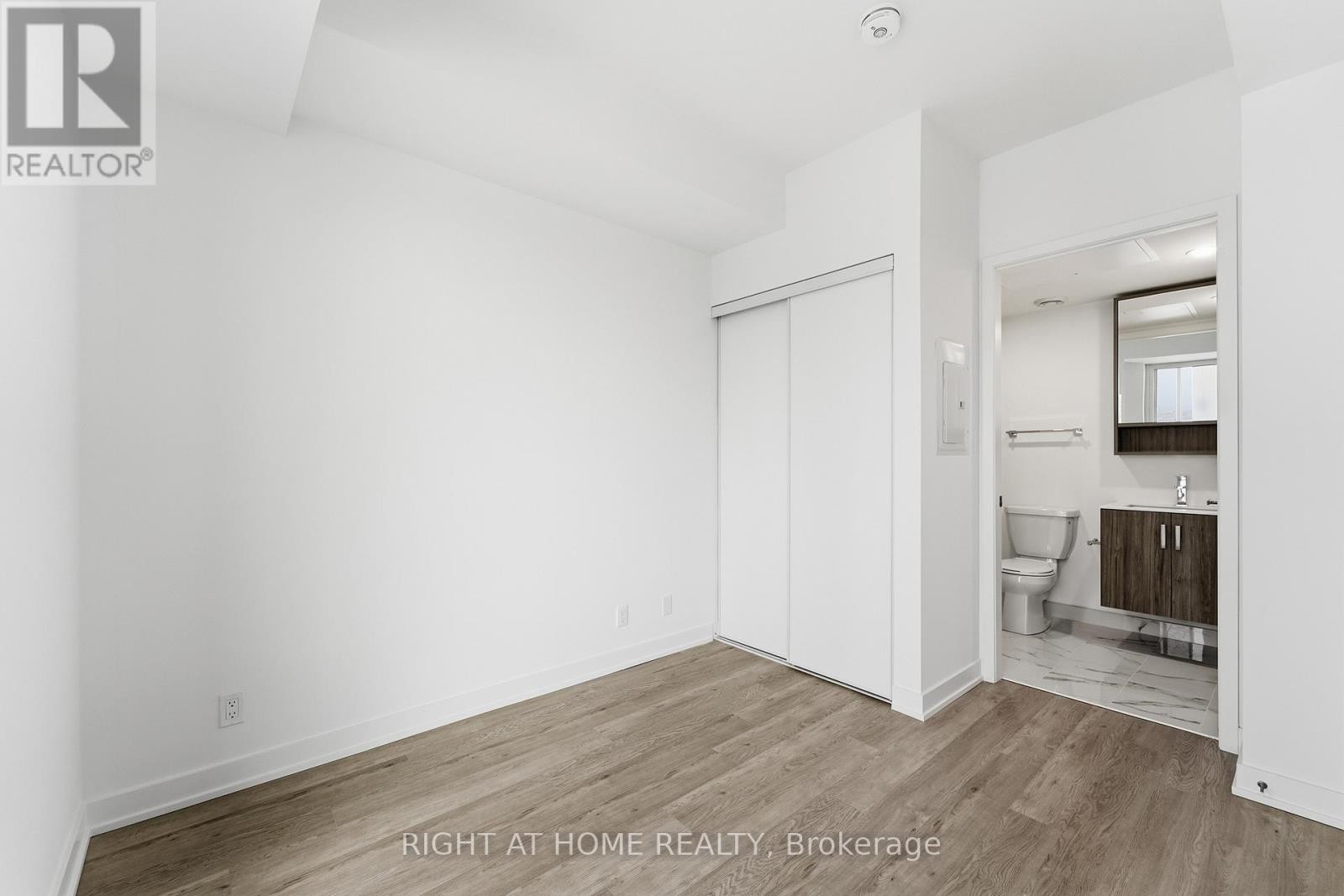 












4711 - 88 QUEEN STREET E

,
Toronto (Church-Yonge Corridor),




Ontario
M5C0B6

