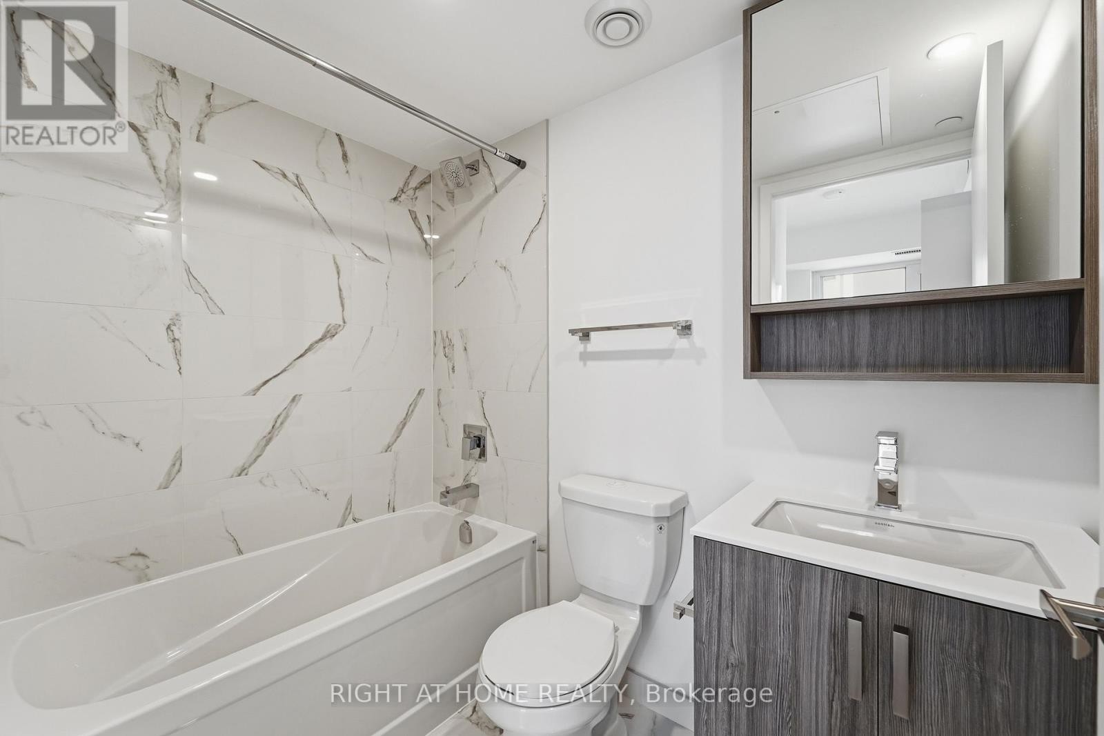 












4711 - 88 QUEEN STREET E

,
Toronto (Church-Yonge Corridor),




Ontario
M5C0B6

