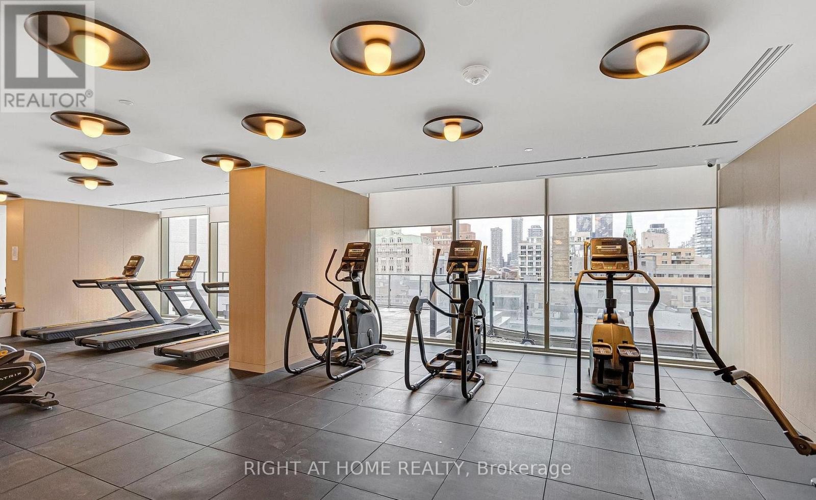 












4711 - 88 QUEEN STREET E

,
Toronto (Church-Yonge Corridor),




Ontario
M5C0B6

