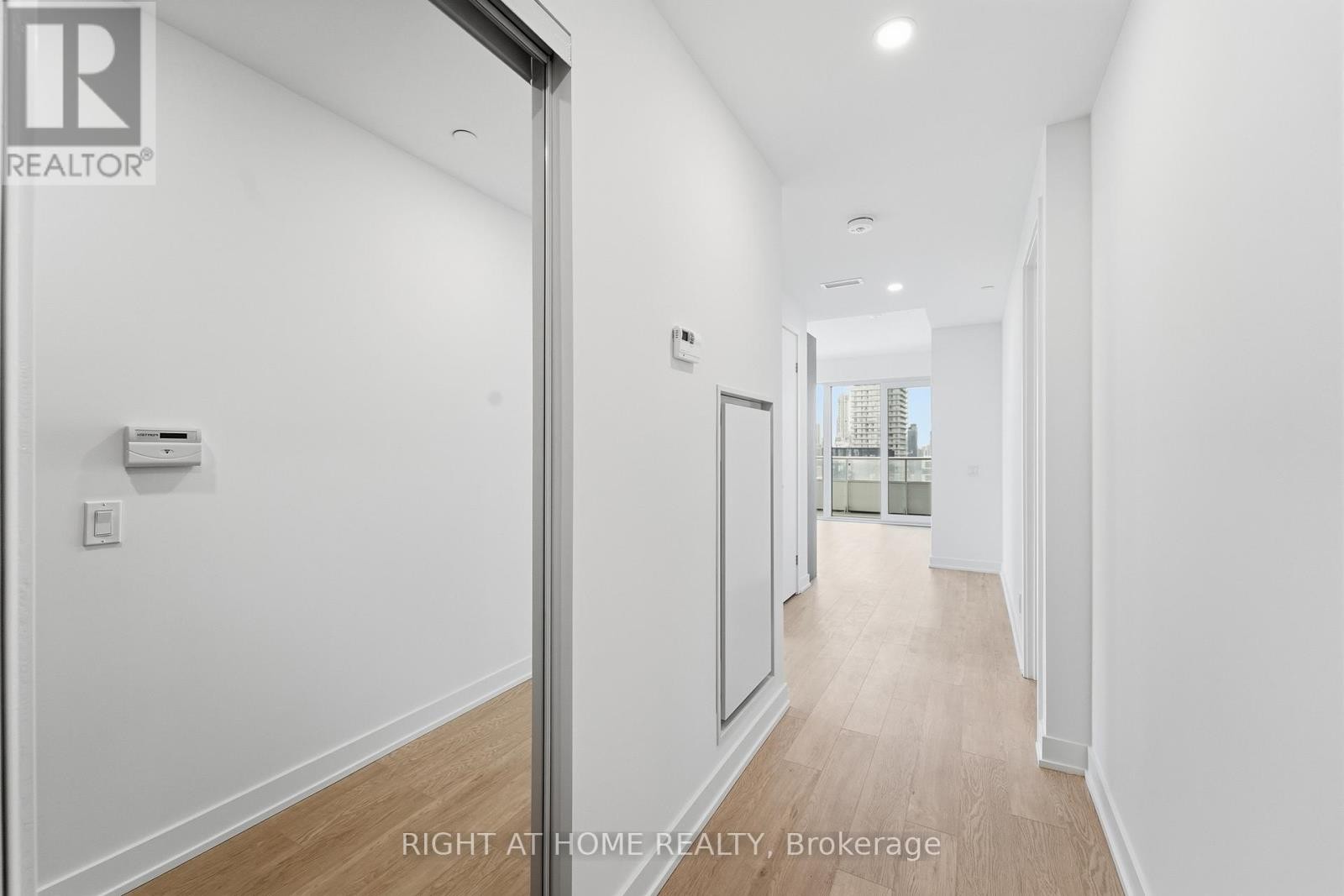 












4711 - 88 QUEEN STREET E

,
Toronto (Church-Yonge Corridor),




Ontario
M5C0B6

