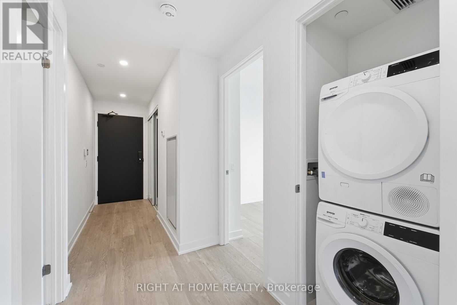 












4711 - 88 QUEEN STREET E

,
Toronto (Church-Yonge Corridor),




Ontario
M5C0B6

