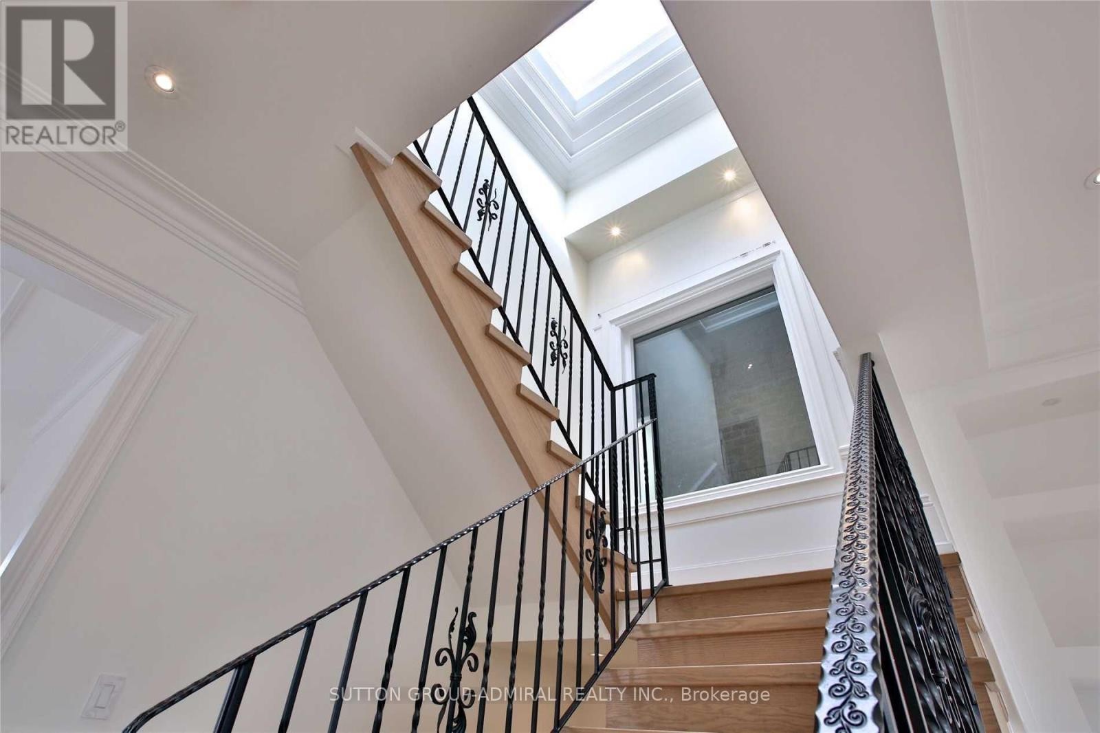 












305 FINCH AVENUE E

,
Toronto (Willowdale East),




Ontario
M2N4S3

