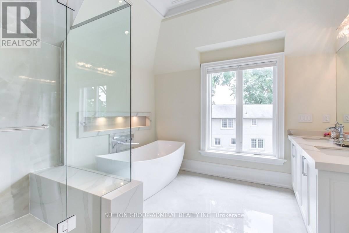 












305 FINCH AVENUE E

,
Toronto (Willowdale East),




Ontario
M2N4S3

