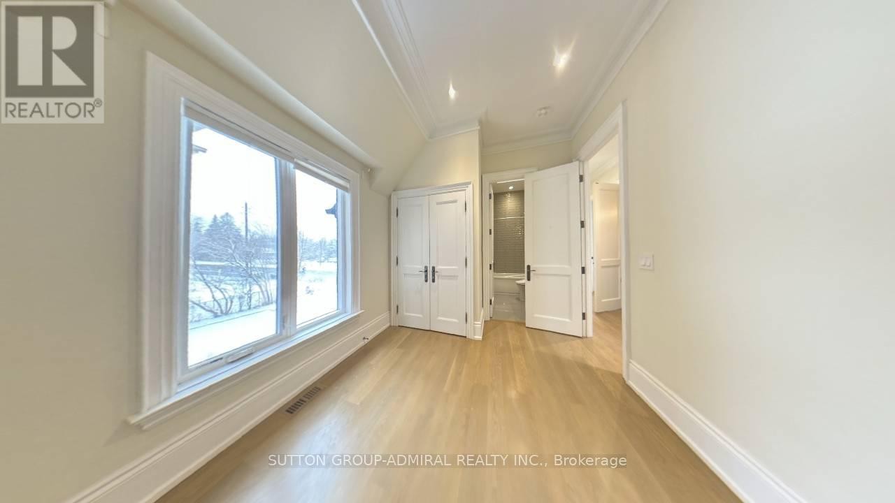 












305 FINCH AVENUE E

,
Toronto (Willowdale East),




Ontario
M2N4S3

