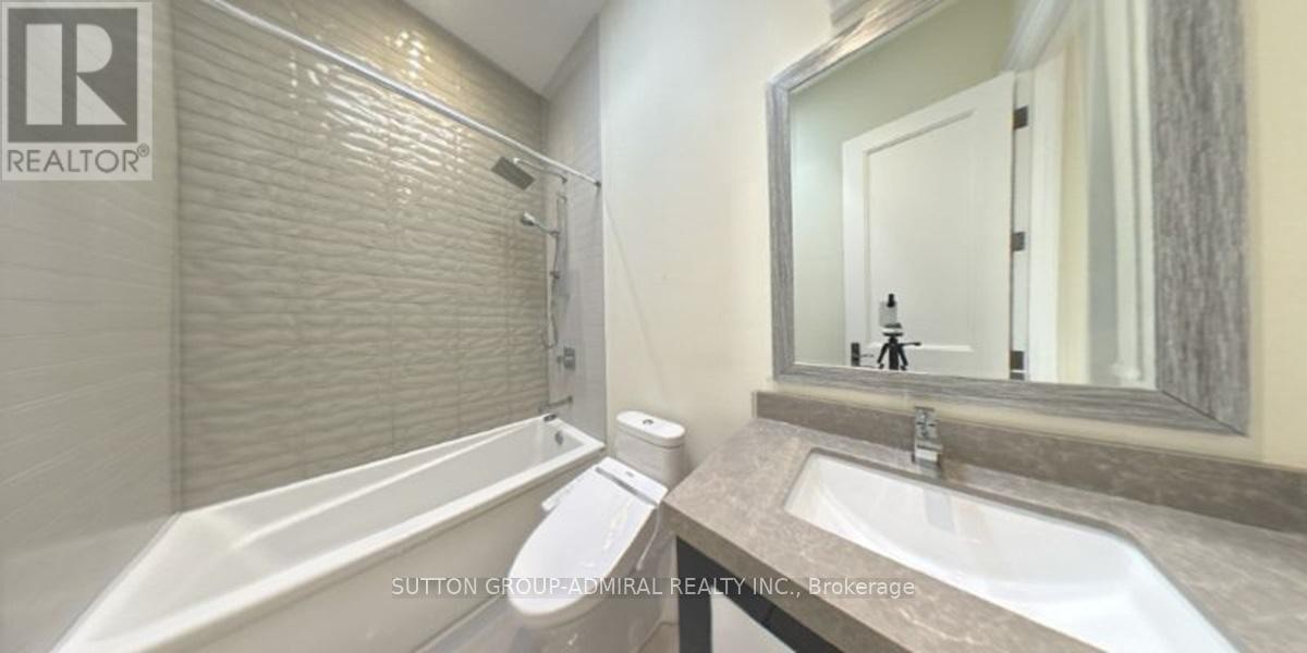 












305 FINCH AVENUE E

,
Toronto (Willowdale East),




Ontario
M2N4S3

