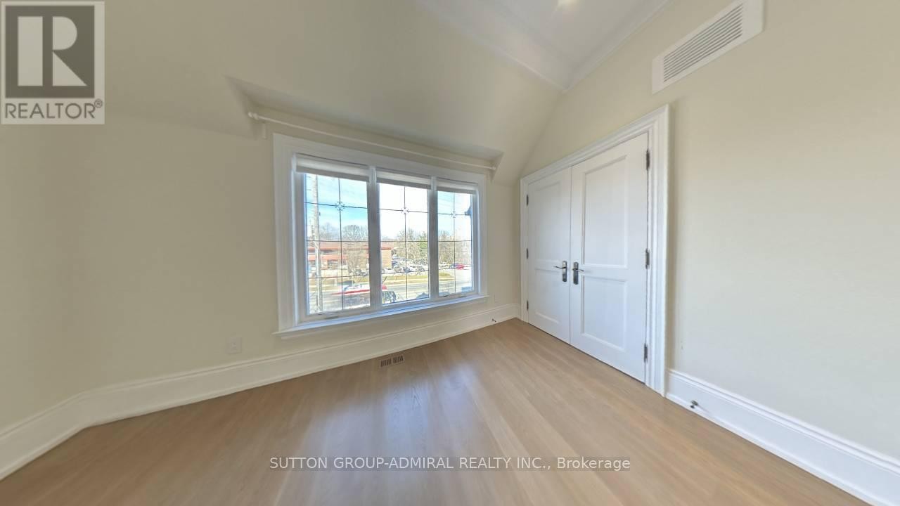 












305 FINCH AVENUE E

,
Toronto (Willowdale East),




Ontario
M2N4S3

