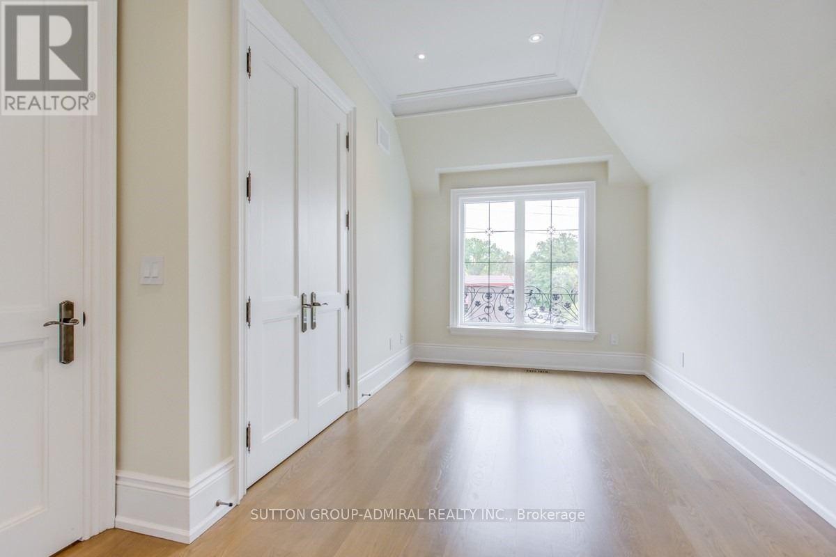 












305 FINCH AVENUE E

,
Toronto (Willowdale East),




Ontario
M2N4S3

