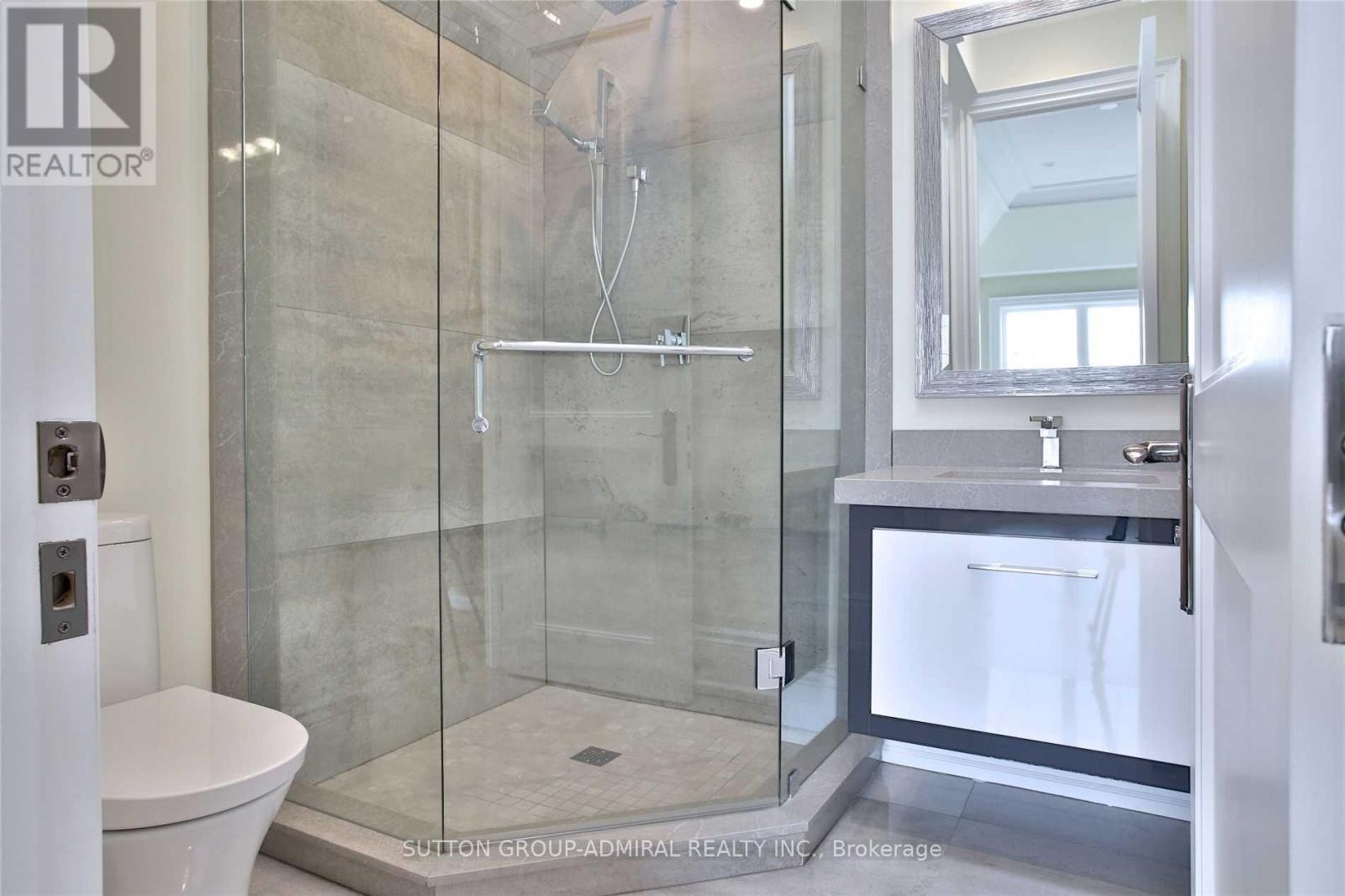 












305 FINCH AVENUE E

,
Toronto (Willowdale East),




Ontario
M2N4S3

