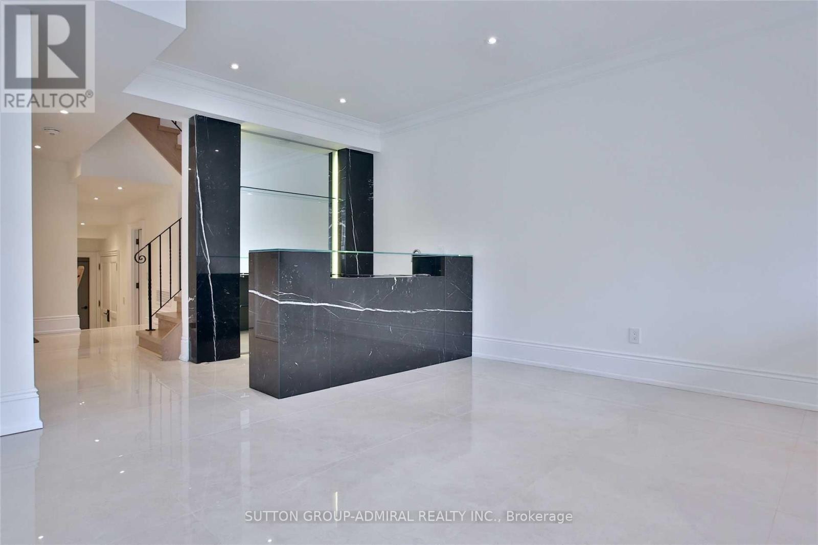 












305 FINCH AVENUE E

,
Toronto (Willowdale East),




Ontario
M2N4S3

