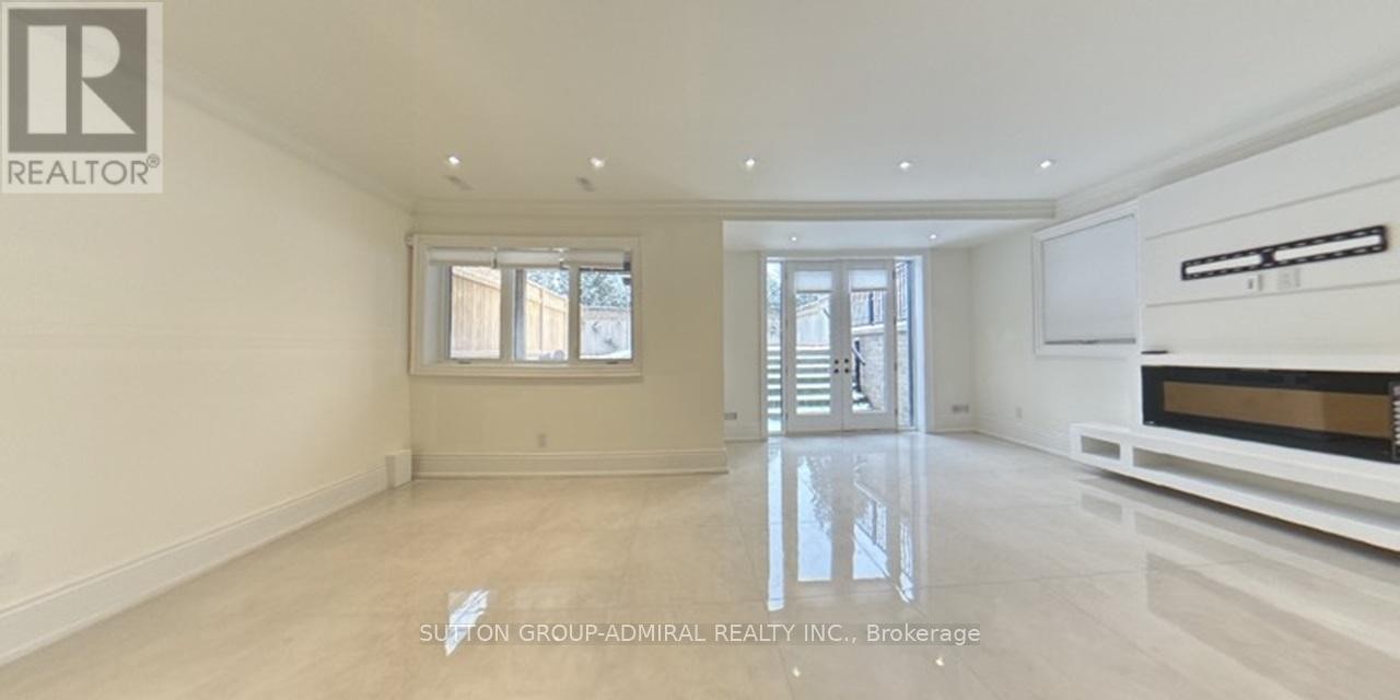 












305 FINCH AVENUE E

,
Toronto (Willowdale East),




Ontario
M2N4S3

