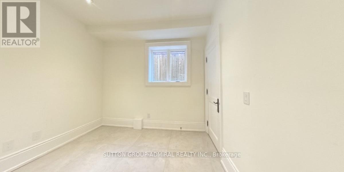 












305 FINCH AVENUE E

,
Toronto (Willowdale East),




Ontario
M2N4S3

