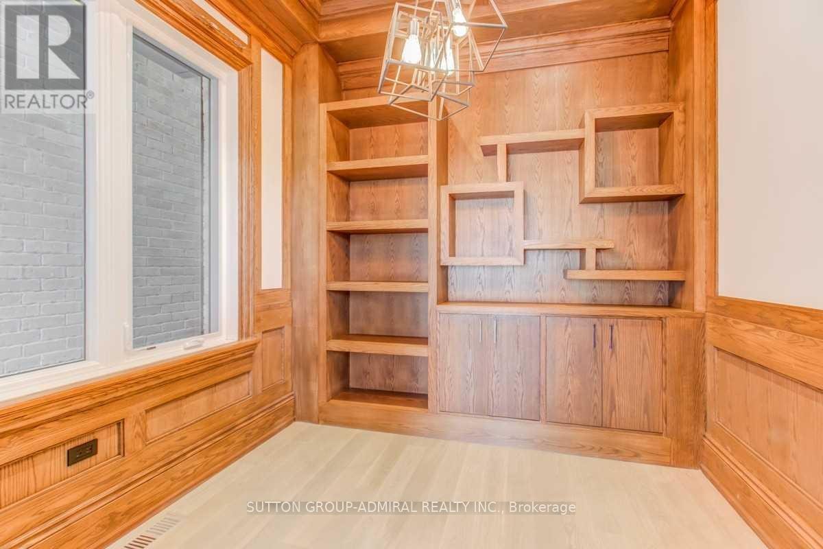 












305 FINCH AVENUE E

,
Toronto (Willowdale East),




Ontario
M2N4S3

