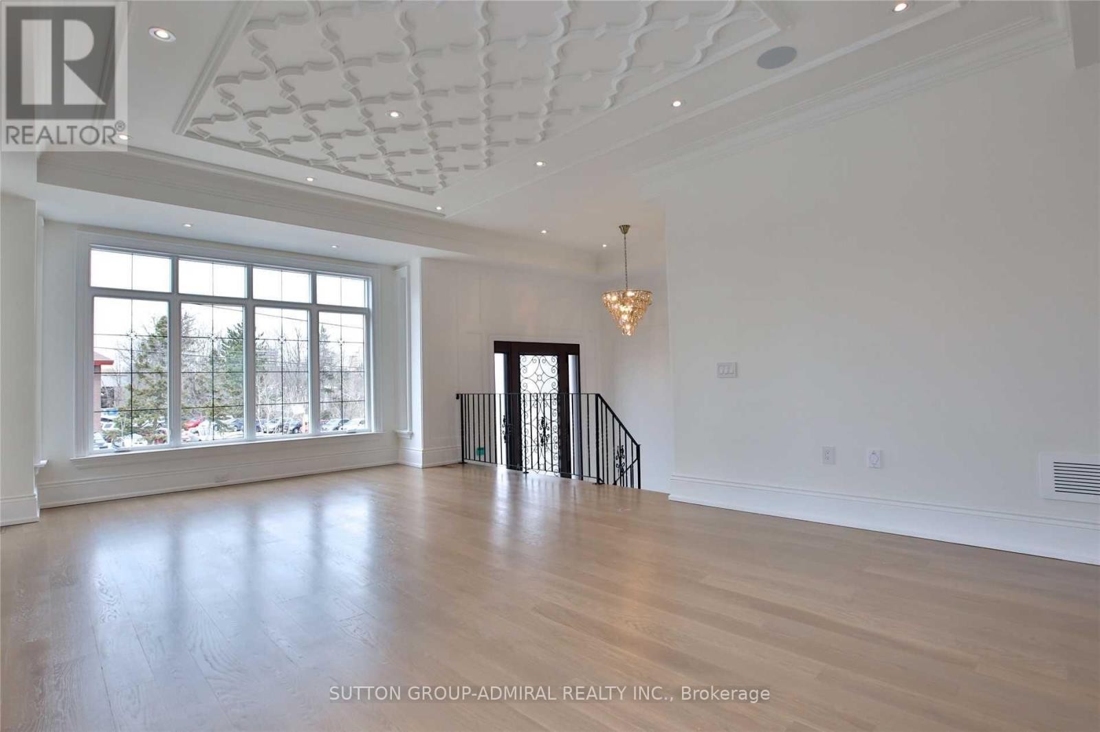 












305 FINCH AVENUE E

,
Toronto (Willowdale East),




Ontario
M2N4S3

