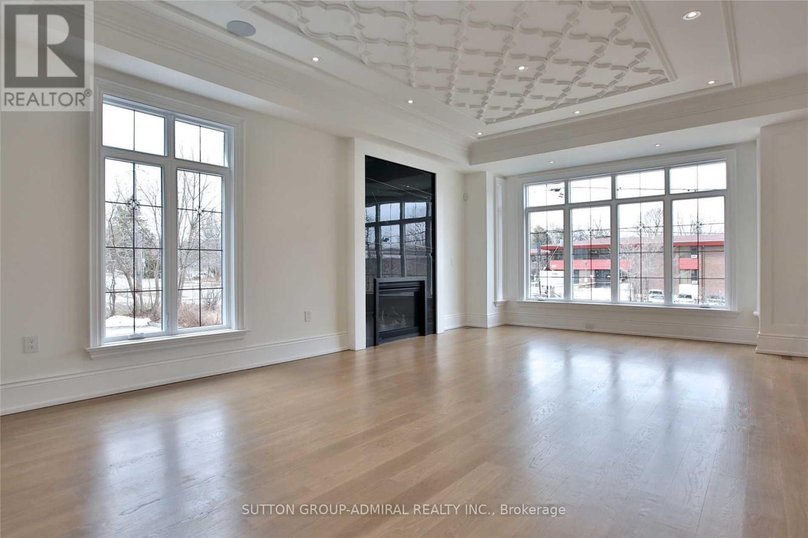 












305 FINCH AVENUE E

,
Toronto (Willowdale East),




Ontario
M2N4S3

