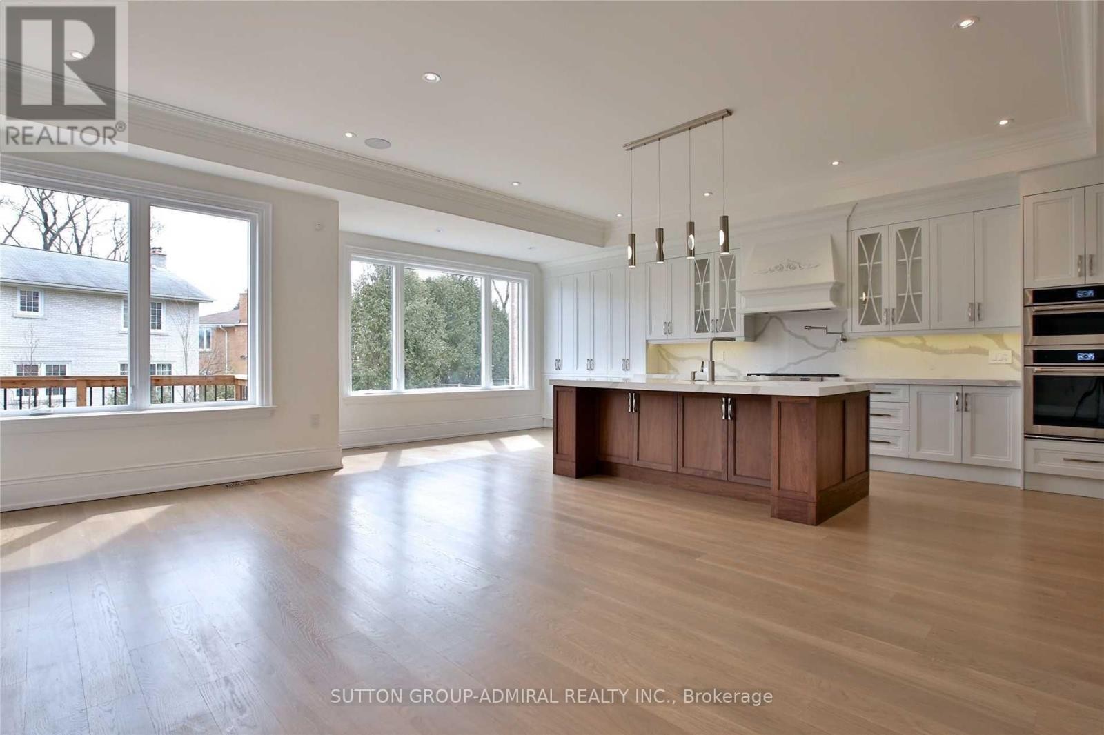 












305 FINCH AVENUE E

,
Toronto (Willowdale East),




Ontario
M2N4S3

