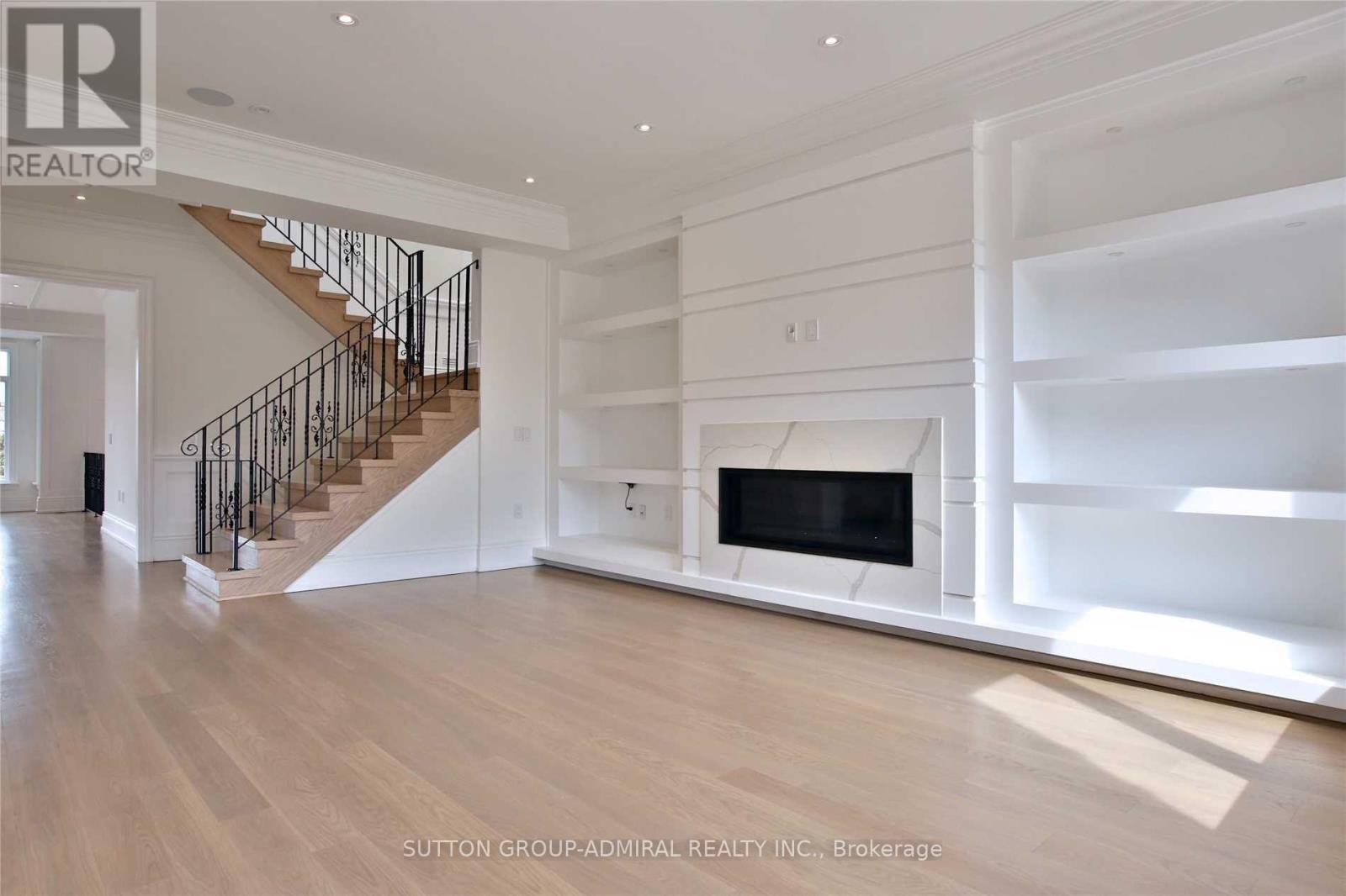 












305 FINCH AVENUE E

,
Toronto (Willowdale East),




Ontario
M2N4S3

