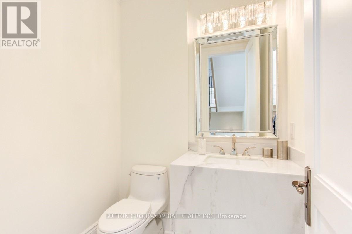 












305 FINCH AVENUE E

,
Toronto (Willowdale East),




Ontario
M2N4S3

