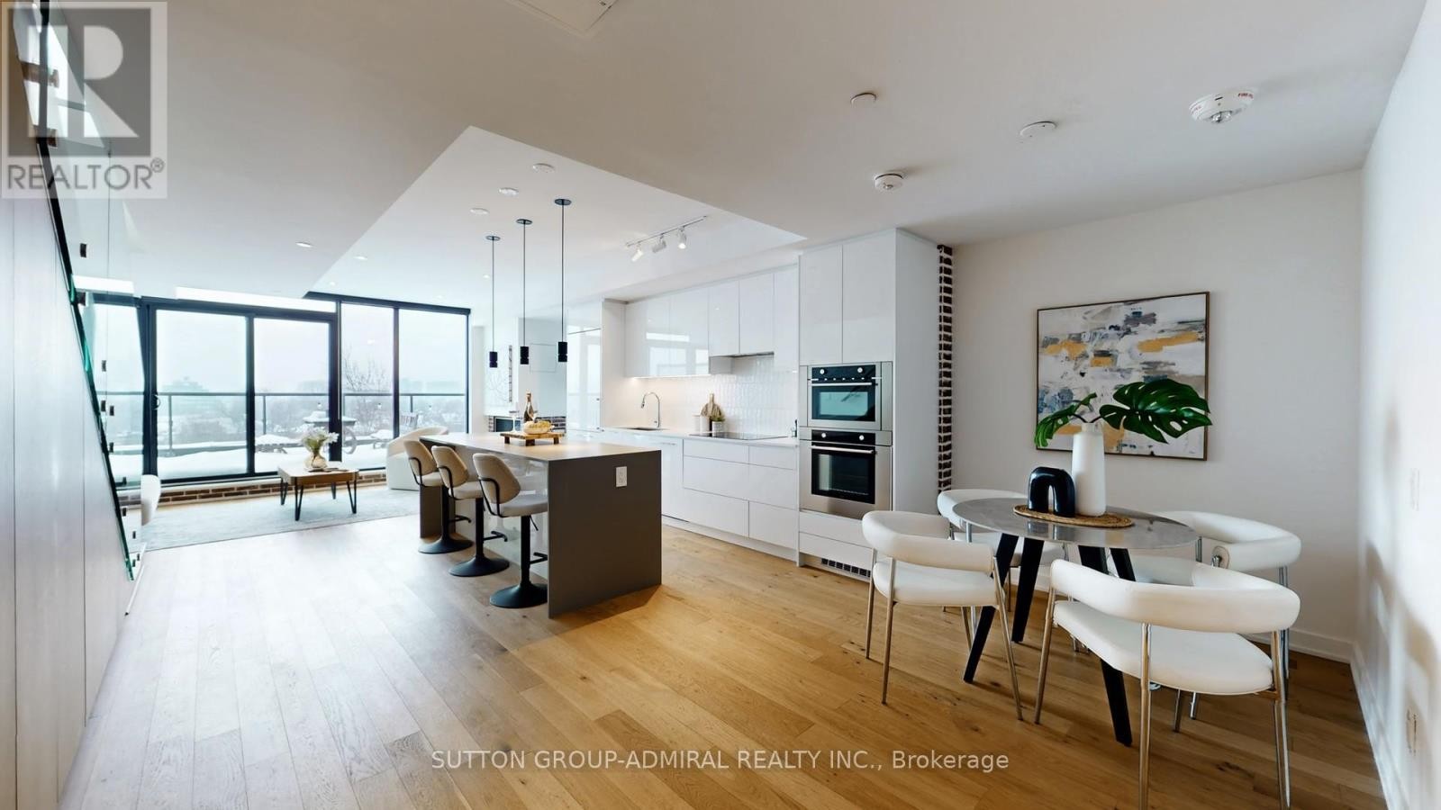 












PH 617 - 899 COLLEGE STREET

,
Toronto (Trinity-Bellwoods),




Ontario
M6H1A1

