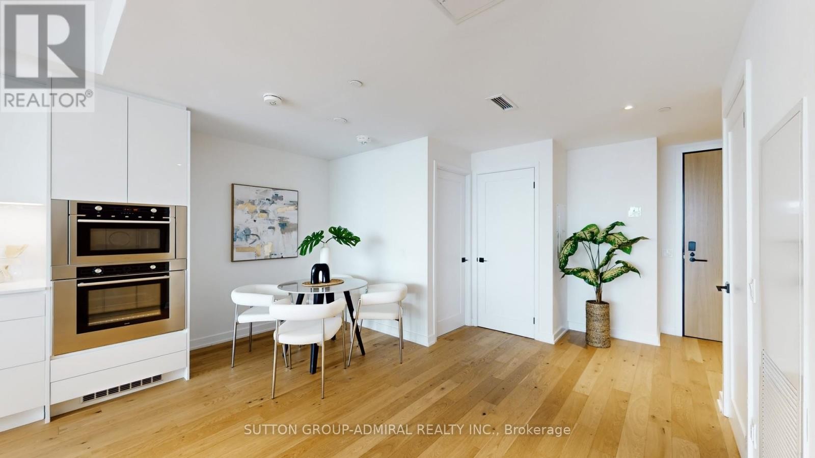 












PH 617 - 899 COLLEGE STREET

,
Toronto (Trinity-Bellwoods),




Ontario
M6H1A1

