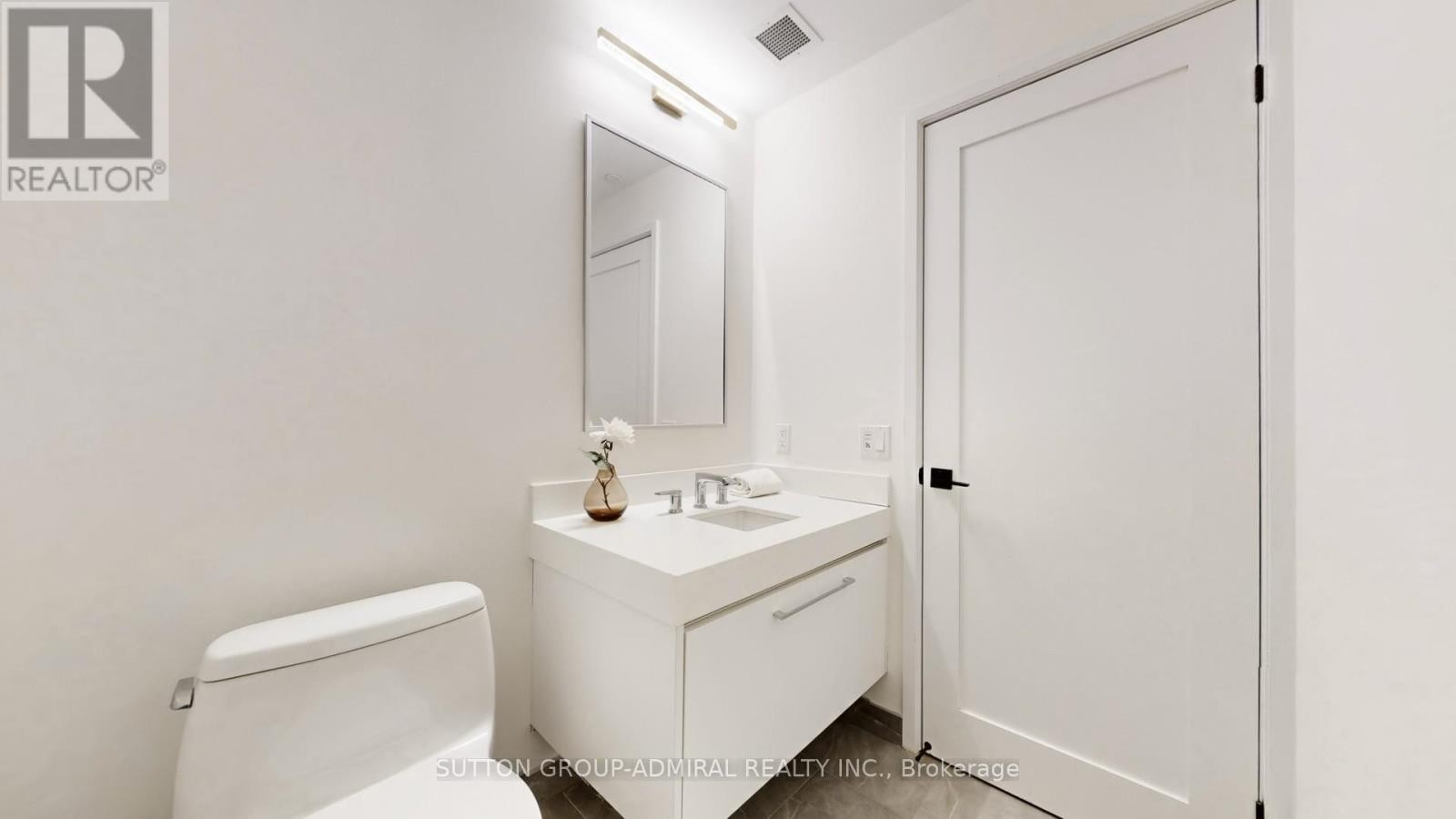 












PH 617 - 899 COLLEGE STREET

,
Toronto (Trinity-Bellwoods),




Ontario
M6H1A1

