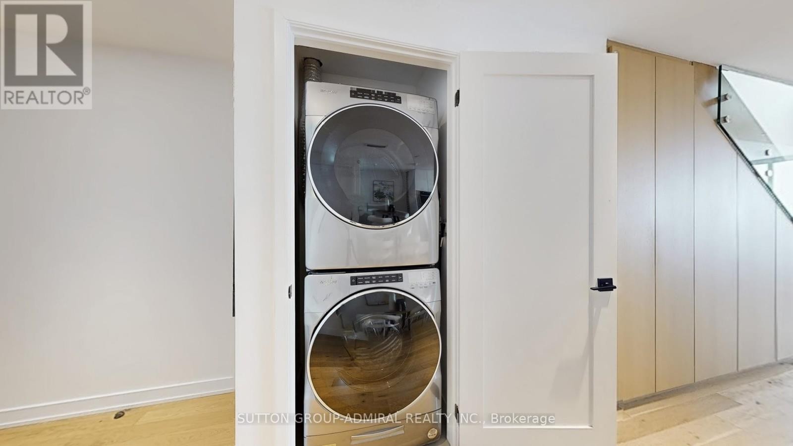 












PH 617 - 899 COLLEGE STREET

,
Toronto (Trinity-Bellwoods),




Ontario
M6H1A1

