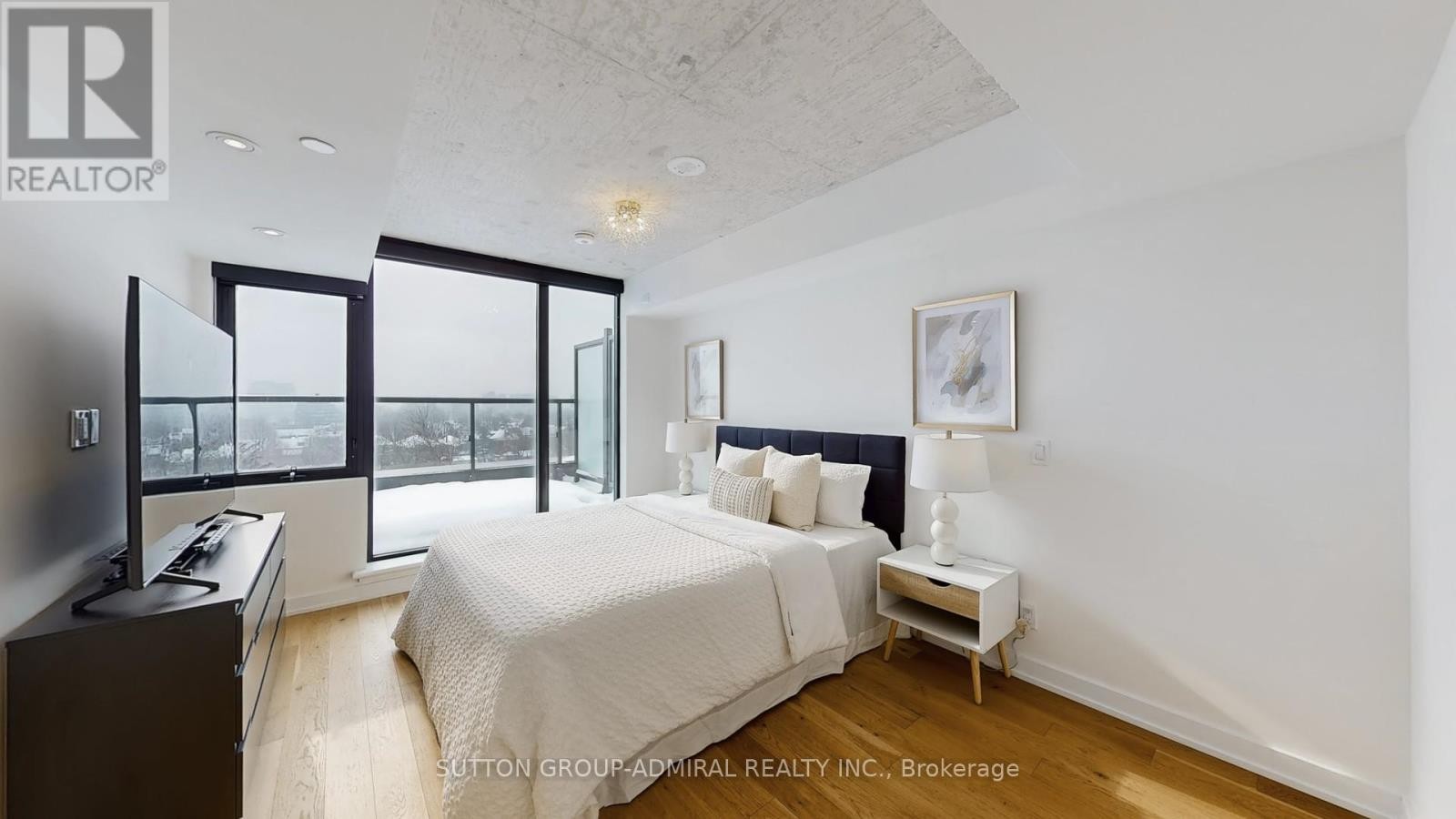 












PH 617 - 899 COLLEGE STREET

,
Toronto (Trinity-Bellwoods),




Ontario
M6H1A1

