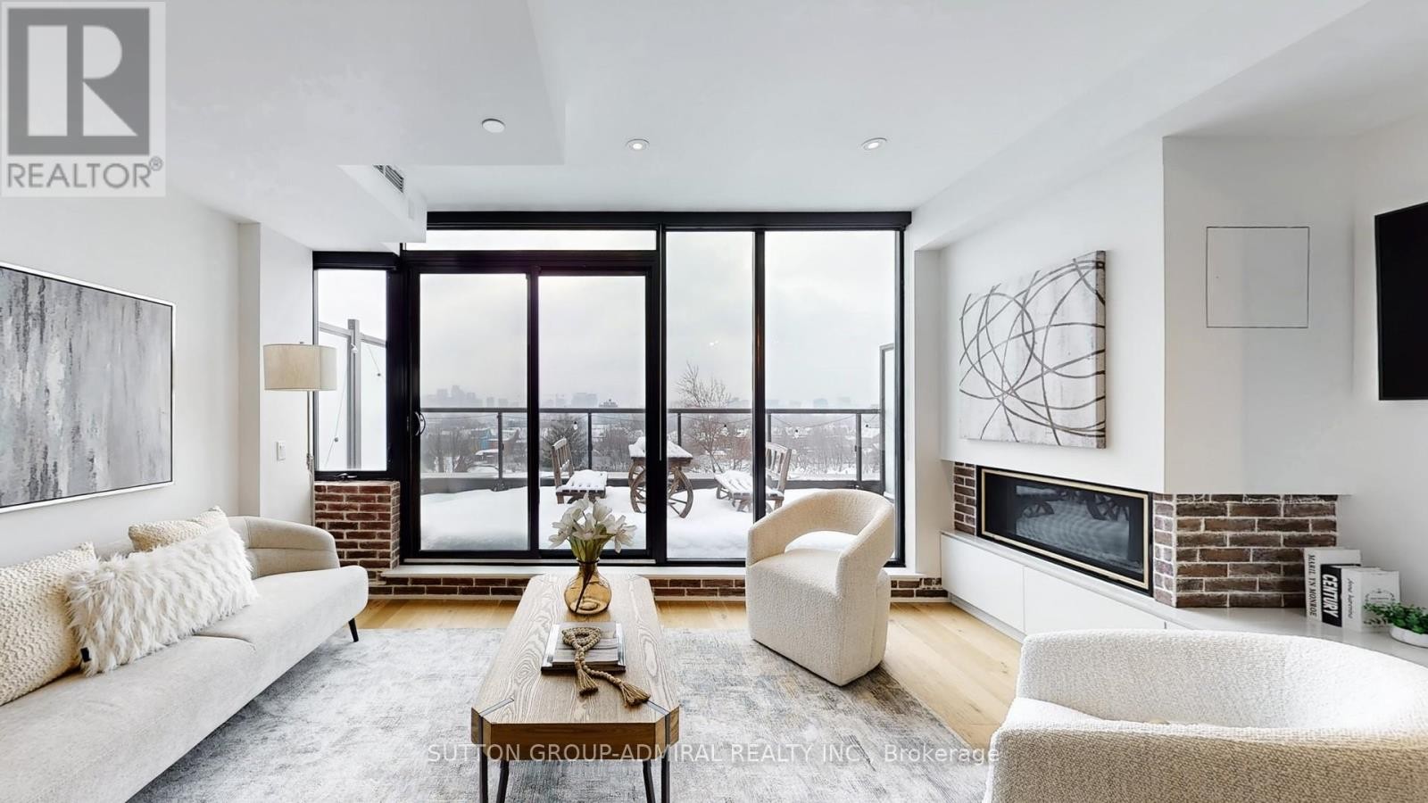 












PH 617 - 899 COLLEGE STREET

,
Toronto (Trinity-Bellwoods),




Ontario
M6H1A1

