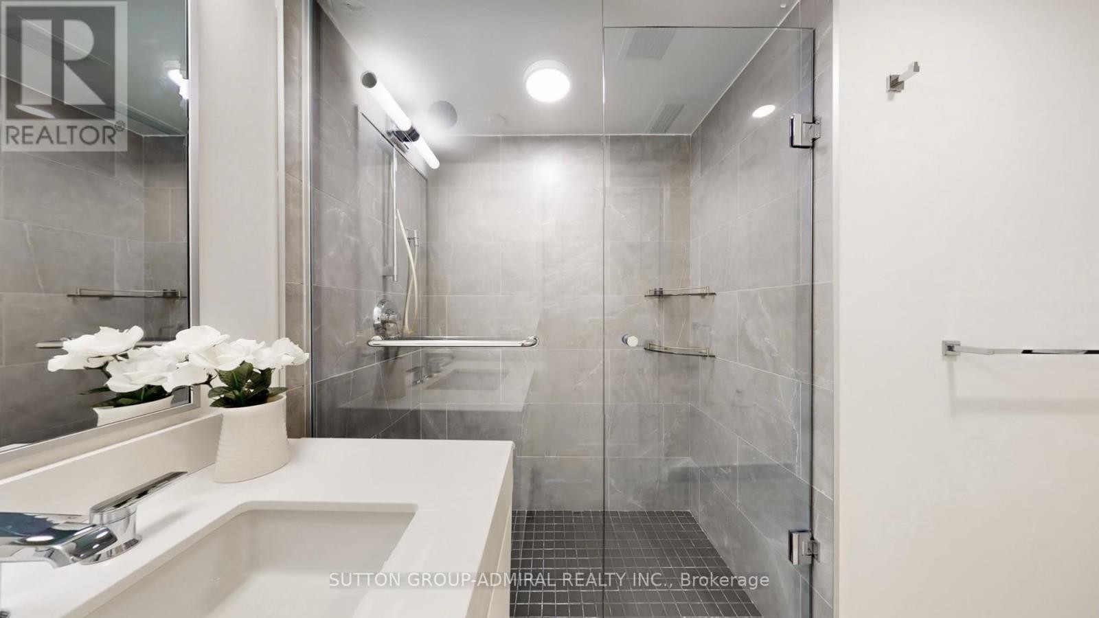 












PH 617 - 899 COLLEGE STREET

,
Toronto (Trinity-Bellwoods),




Ontario
M6H1A1

