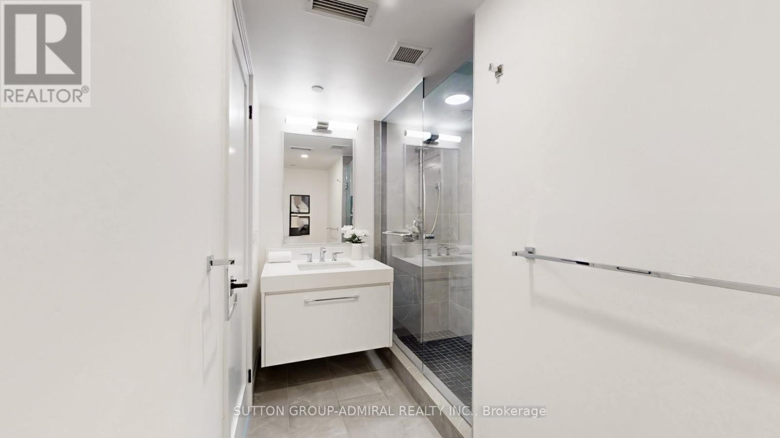 












PH 617 - 899 COLLEGE STREET

,
Toronto (Trinity-Bellwoods),




Ontario
M6H1A1

