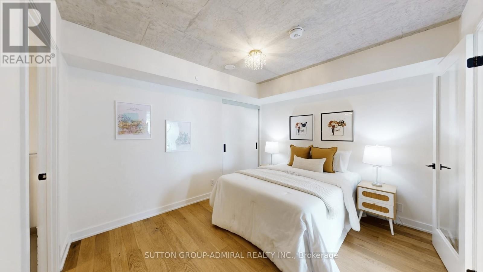 












PH 617 - 899 COLLEGE STREET

,
Toronto (Trinity-Bellwoods),




Ontario
M6H1A1

