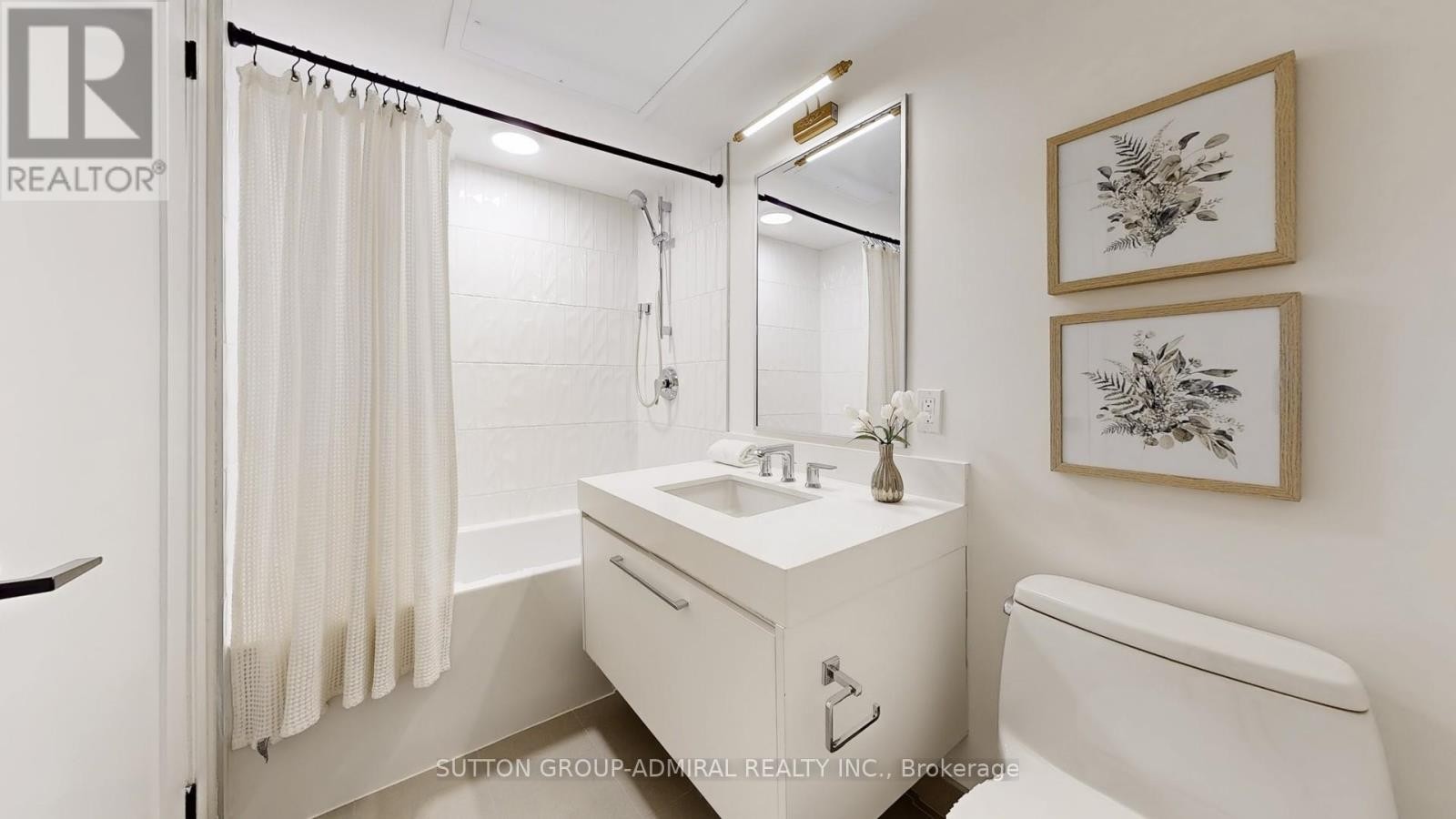 












PH 617 - 899 COLLEGE STREET

,
Toronto (Trinity-Bellwoods),




Ontario
M6H1A1

