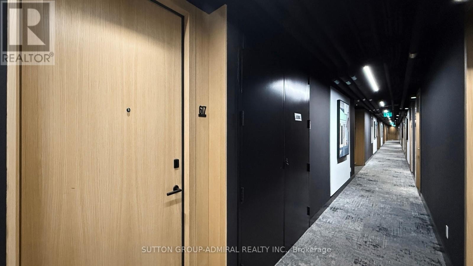 












PH 617 - 899 COLLEGE STREET

,
Toronto (Trinity-Bellwoods),




Ontario
M6H1A1

