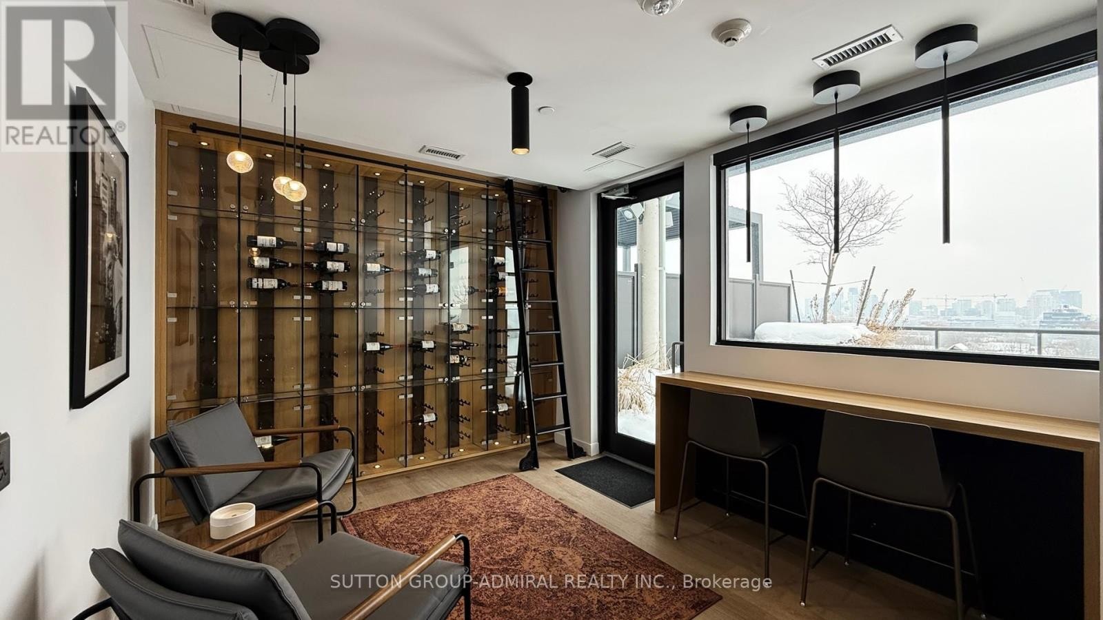 












PH 617 - 899 COLLEGE STREET

,
Toronto (Trinity-Bellwoods),




Ontario
M6H1A1

