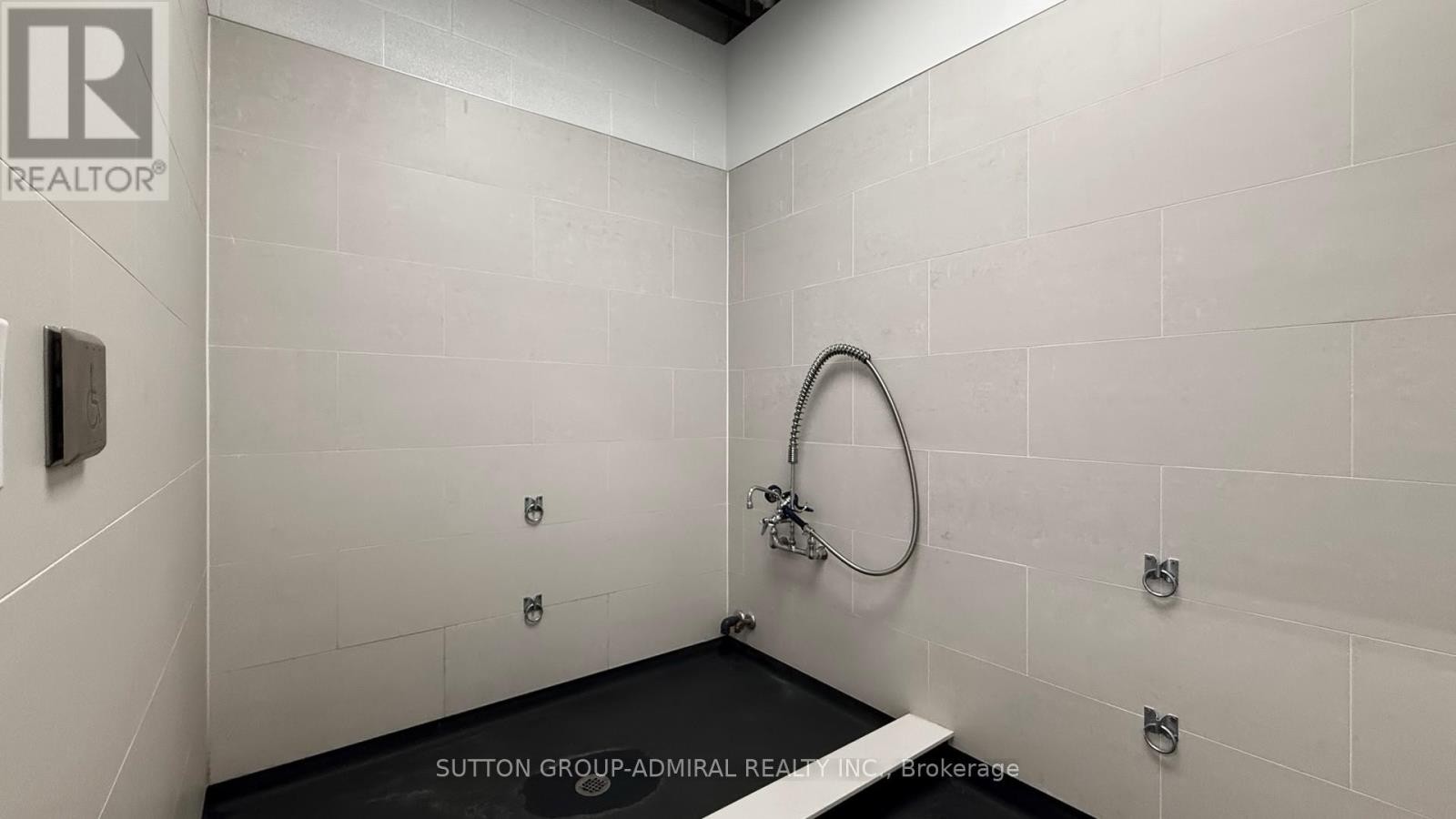 












PH 617 - 899 COLLEGE STREET

,
Toronto (Trinity-Bellwoods),




Ontario
M6H1A1

