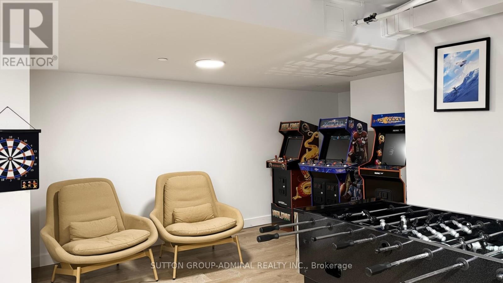 












PH 617 - 899 COLLEGE STREET

,
Toronto (Trinity-Bellwoods),




Ontario
M6H1A1

