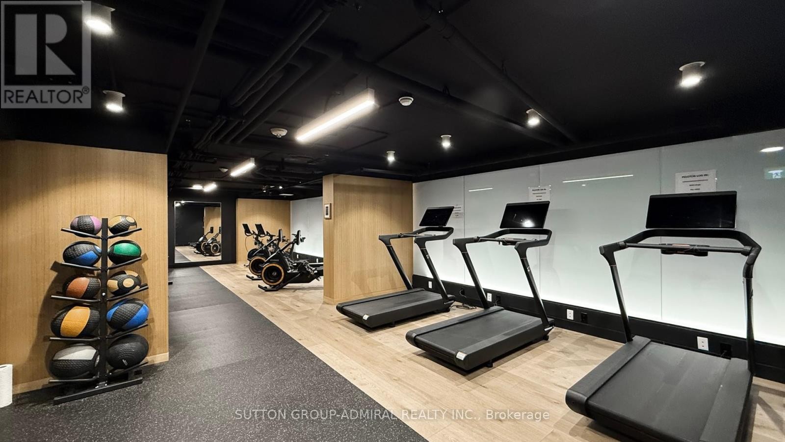 












PH 617 - 899 COLLEGE STREET

,
Toronto (Trinity-Bellwoods),




Ontario
M6H1A1

