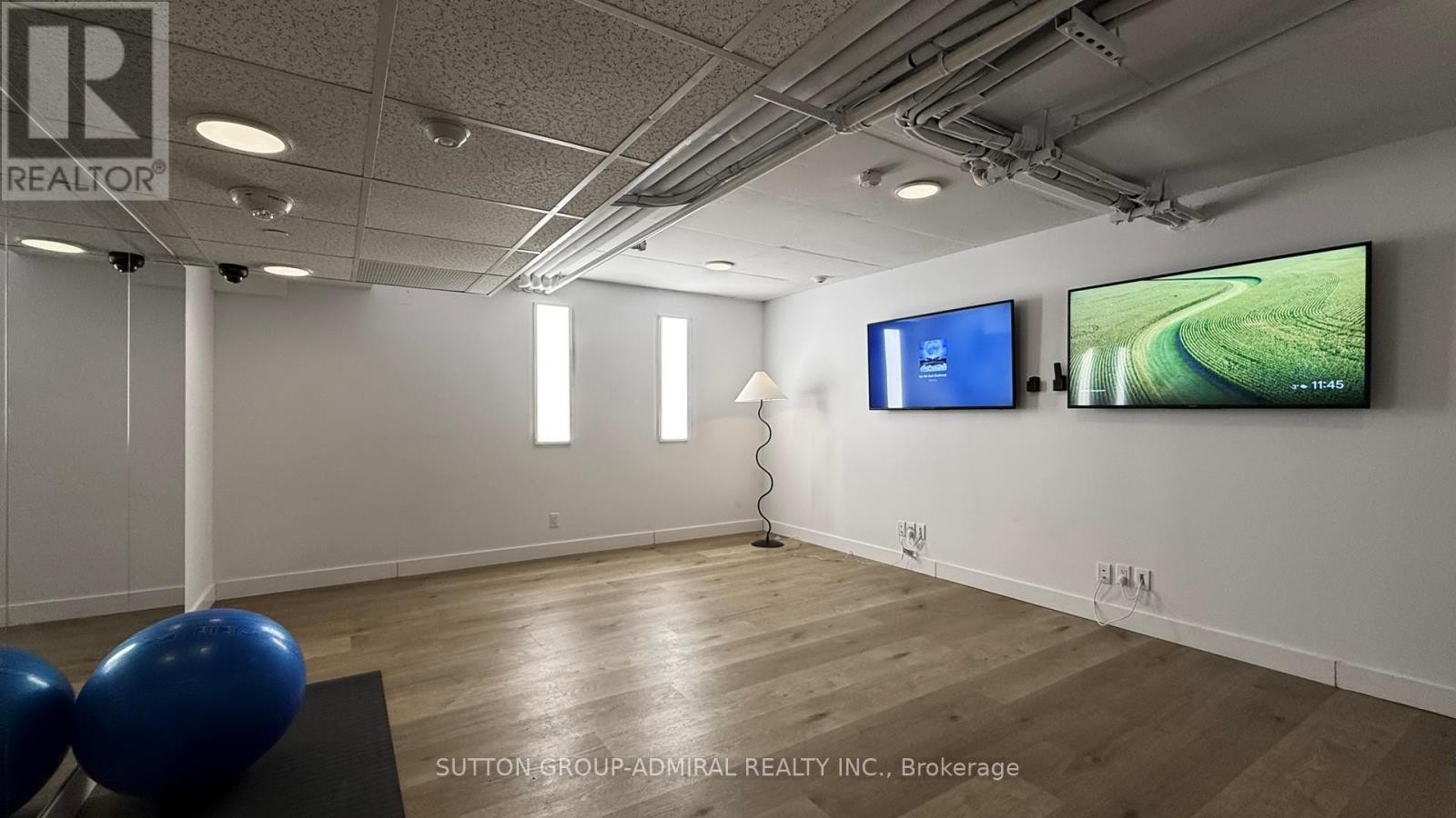 












PH 617 - 899 COLLEGE STREET

,
Toronto (Trinity-Bellwoods),




Ontario
M6H1A1

