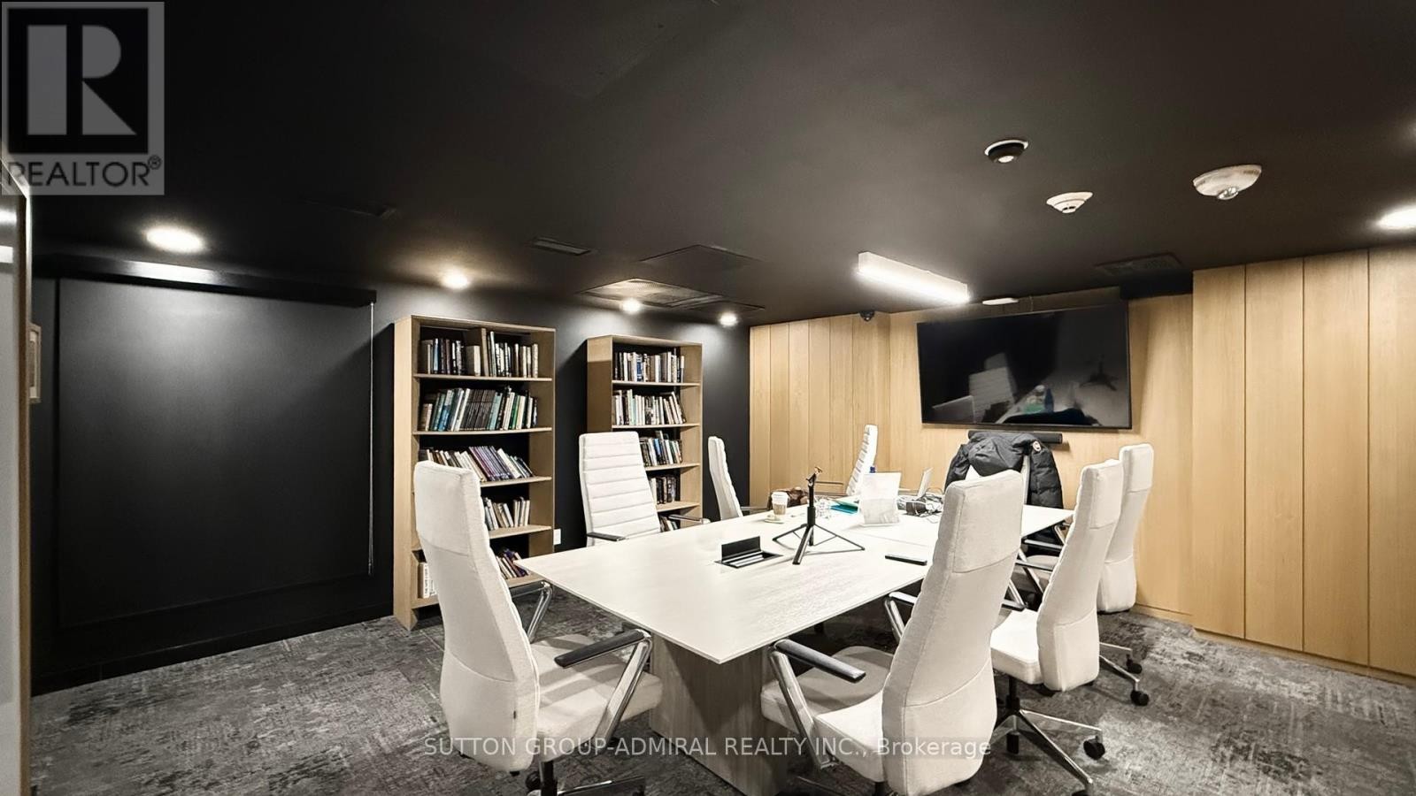 












PH 617 - 899 COLLEGE STREET

,
Toronto (Trinity-Bellwoods),




Ontario
M6H1A1

