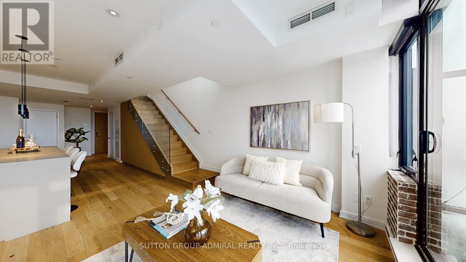 












PH 617 - 899 COLLEGE STREET

,
Toronto (Trinity-Bellwoods),




Ontario
M6H1A1

