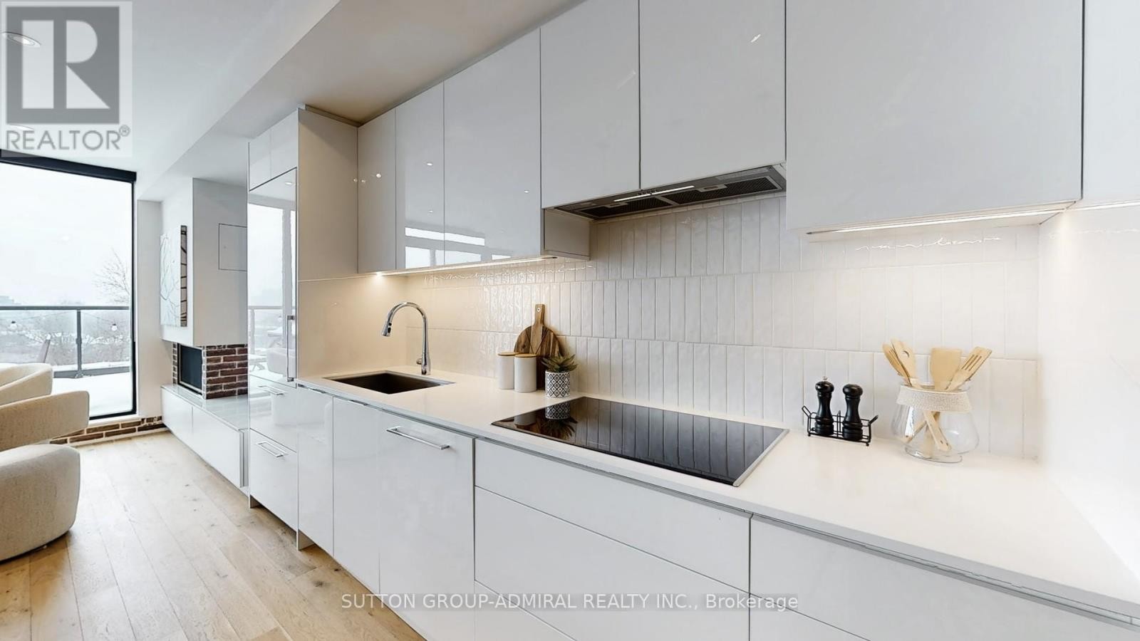 












PH 617 - 899 COLLEGE STREET

,
Toronto (Trinity-Bellwoods),




Ontario
M6H1A1

