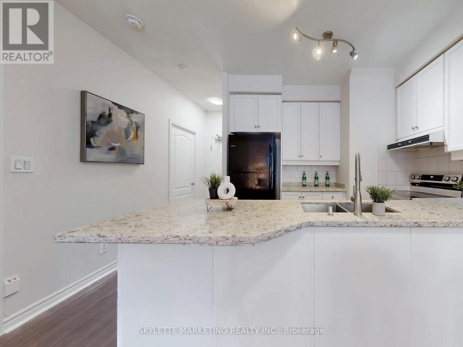 












GV216 - 8 REAN DRIVE

,
Toronto (Bayview Village),




Ontario
M2K3B9

