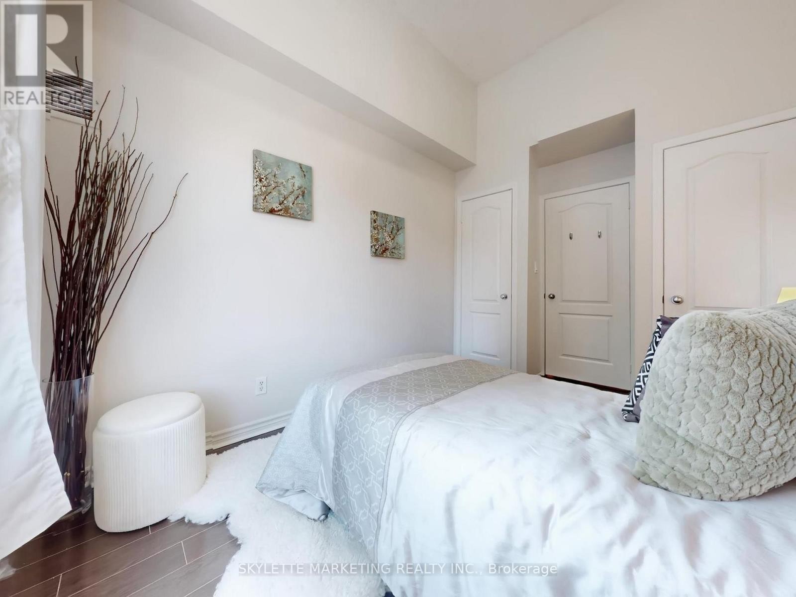 












GV216 - 8 REAN DRIVE

,
Toronto (Bayview Village),




Ontario
M2K3B9

