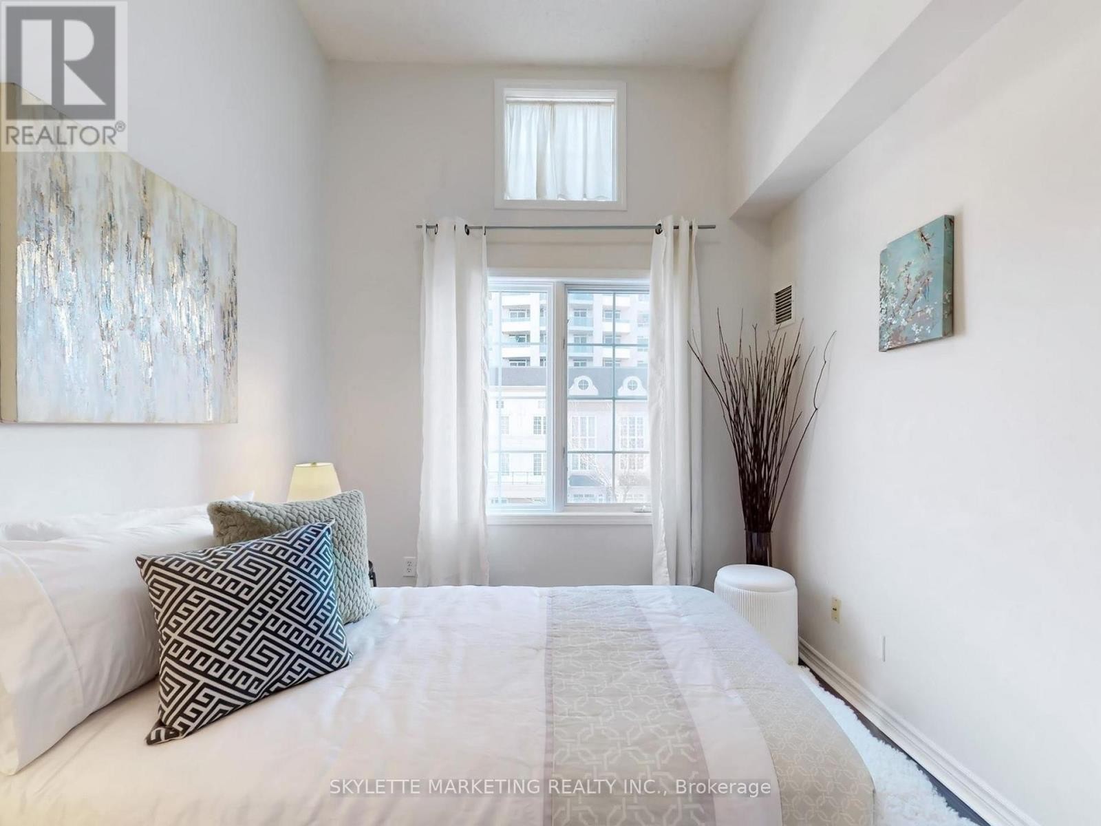 












GV216 - 8 REAN DRIVE

,
Toronto (Bayview Village),




Ontario
M2K3B9

