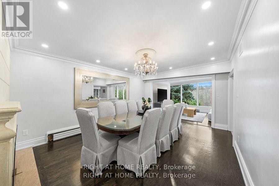 












40 HEATHVIEW AVENUE

,
Toronto (Bayview Village),




Ontario
M2K2C1

