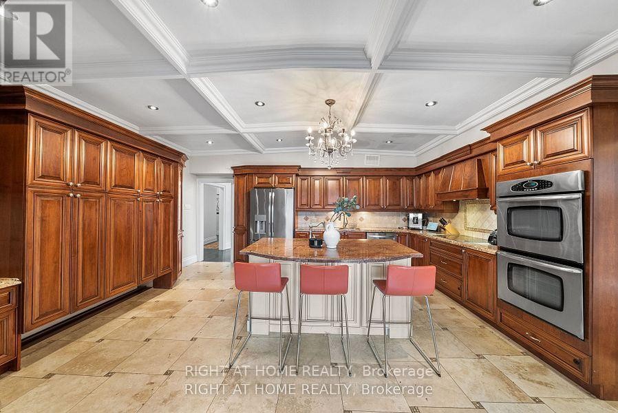 












40 HEATHVIEW AVENUE

,
Toronto (Bayview Village),




Ontario
M2K2C1

